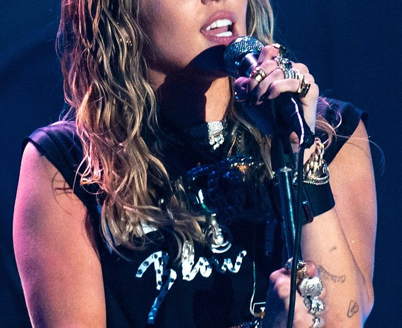 Miley Cyrus Reflects on a Tumultuous 2024: “Bittersweet Saying Goodbye”