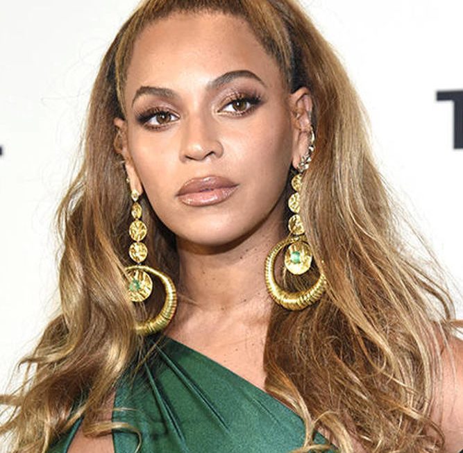 Beyoncé Honors D’Angelo, Calls Him Pioneer of Neo-Soul
