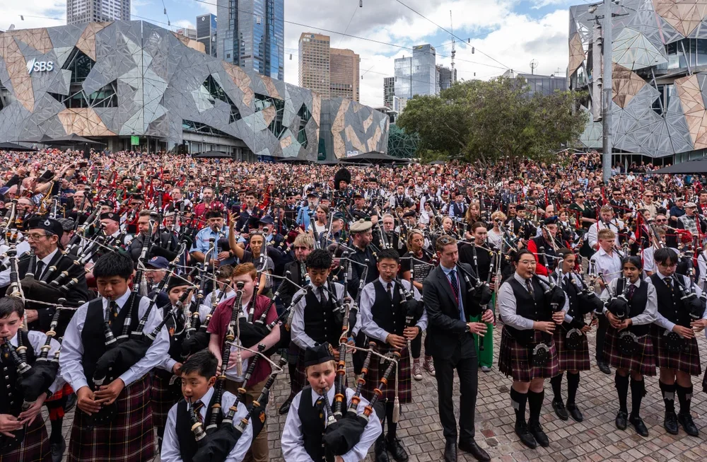 Bagpipers AC/DC World Record Smashed in Melbourne with 374 Pipers